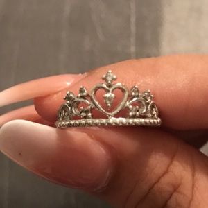 Kay Jewelers white sapphire crown ring